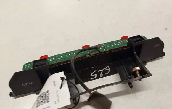 KIA Carens I Third/center stoplight