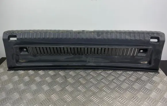 Volkswagen Tiguan Trunk/boot sill cover protection