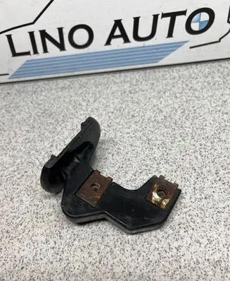 Front bumper mounting bracket