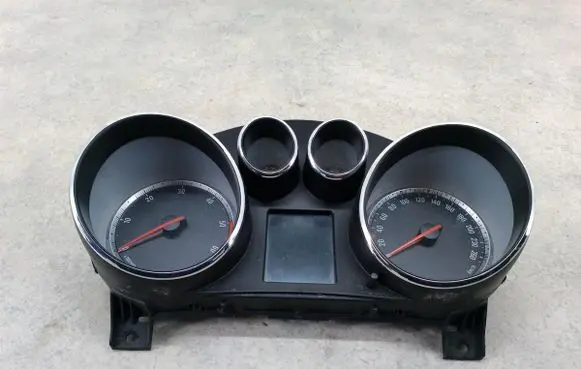 Opel Insignia A Speedometer (instrument cluster) 13327313