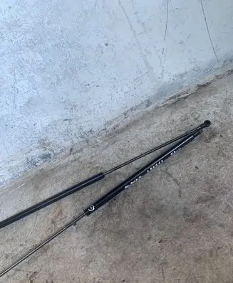 Nissan Juke I F15 Tailgate/trunk strut/damper