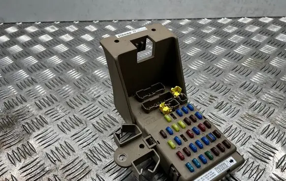 Subaru Outback Fuse module 82201AG040 606286