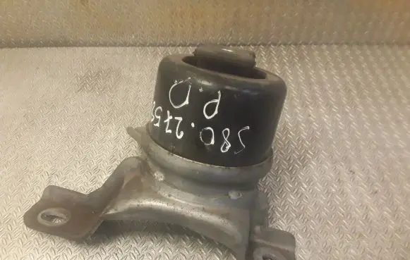 Volvo S80 Engine mount bracket 30636633