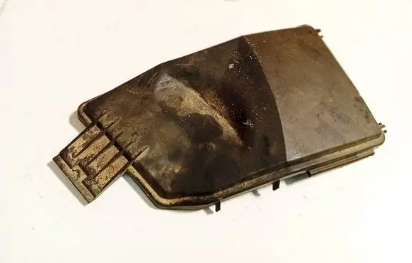 Mercedes-Benz C W203 Fuse box cover 2035451403