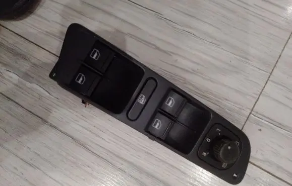 Volkswagen Tiguan Quarter vent window switch 1K4959857b