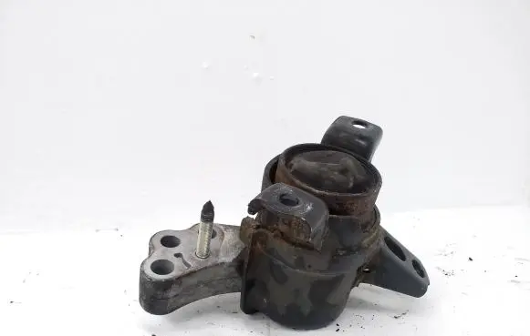 Toyota RAV 4 (XA30) Engine mount bracket