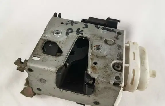 Audi A3 S3 8L Front door lock 8L1837015A