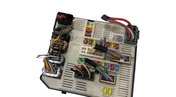 Renault Megane III Fuse module 284B60010R 519225619 8246100609