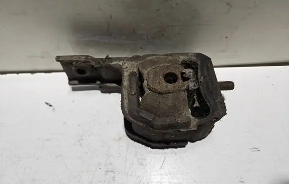 Ford Escort Engine mount bracket 86AB6038DB