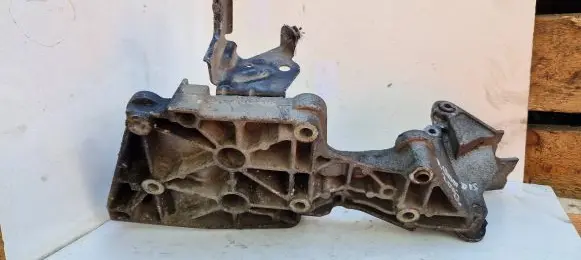 Mitsubishi Grandis Generator/alternator bracket 03g903143h