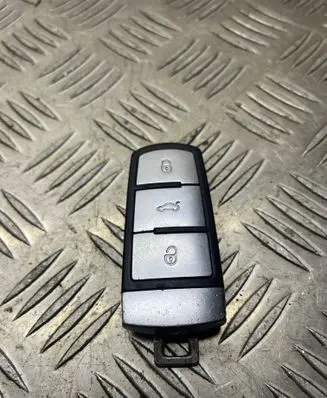 Volkswagen PASSAT CC Ignition key/card 
