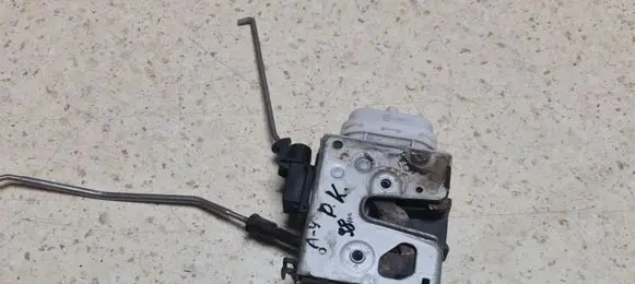 Audi A4 S4 B5 8D Front door lock 8D1837015F