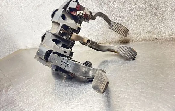 Opel Corsa D Pedal assembly 55703354 10953 041106