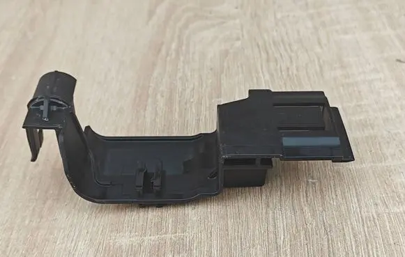 BMW X5 G05 Air filter cleaner box bracket assembly 5A68D42