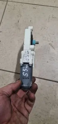 Audi A8 S8 D4 4H Front door window regulator motor 8K0959802B