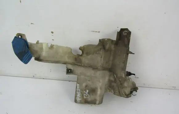Volkswagen PASSAT B5.5 Windshield washer fluid reservoir/tank 