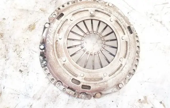 Volkswagen PASSAT B6 Pressure plate 3082000396