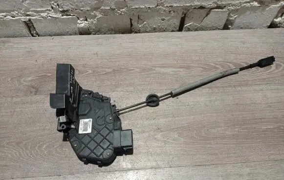 Volvo S80 Front door lock 31253666