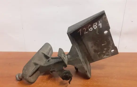 Mercedes-Benz C W203 ABS pump bracket 12684 A2034310240