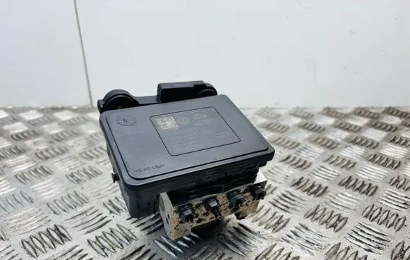 Volkswagen Golf VII ABS Pump 5Q0614517R 5Q0907379S
