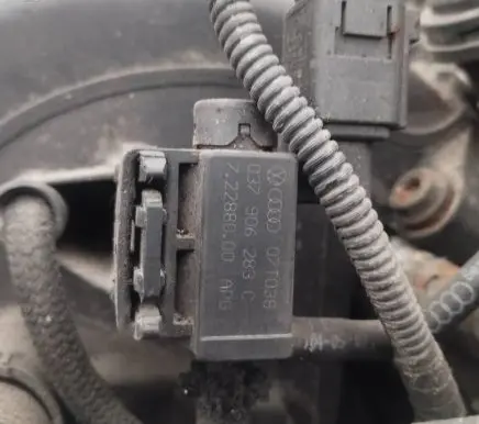 Volkswagen Golf V Turbo solenoid valve 037906283c 72288000
