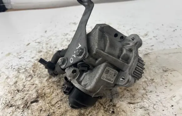 Volkswagen PASSAT CC Fuel injection high pressure pump 0445010526 03L130755L 11290413