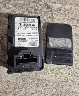 Renault Scenic II - Grand scenic II Ignition key card reader S118539002A 8200125077