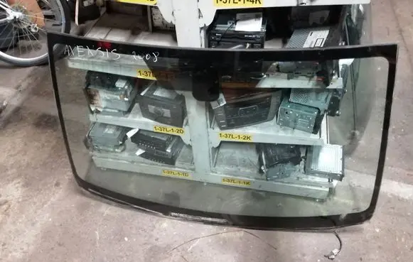 Toyota Avensis T250 Front windscreen/windshield window 