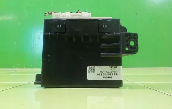 Toyota Auris 150 Central body control module 8865002820