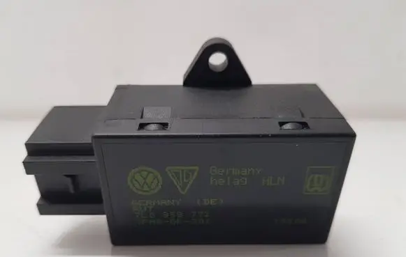 Volkswagen Touran I Seat heating relay 7L0959772