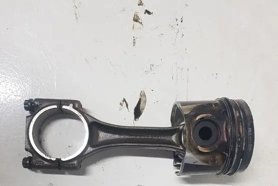 Volkswagen PASSAT B5 Piston with connecting rod A2142 R210699
