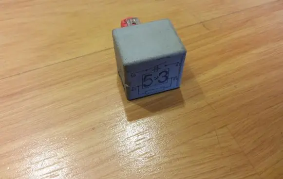 Volkswagen PASSAT B5.5 Coolant fan relay 141951253B
