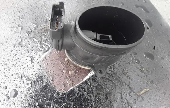 Peugeot 308 Mass air flow meter 9650010780