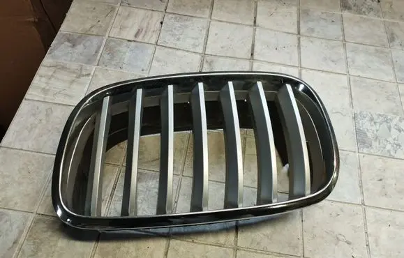BMW X6 E71 Front bumper upper radiator grill