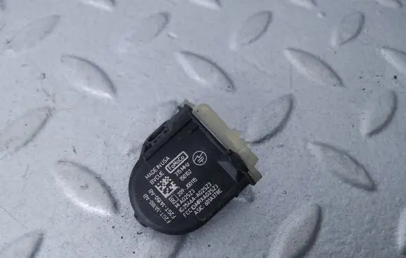 Ford Mustang VI Tire pressure sensor F2GT1A180AB F2GT1A150AB