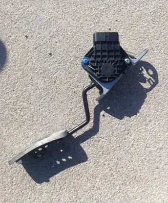 Nissan X-Trail T30 Accelerator throttle pedal 180028H80B 1988000072