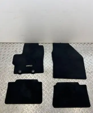 Toyota Yaris XP210 Car floor mat set 