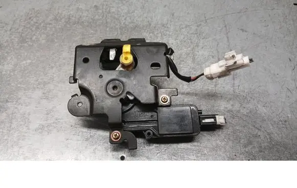 Mazda 3 I Tailgate/trunk/boot lock/catch/latch 