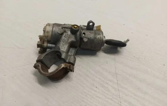 Toyota Previa (XR30, XR40) II Ignition lock 45020287