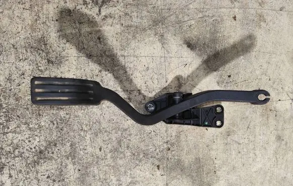 Ford Fiesta Accelerator throttle pedal 2S619P732AB