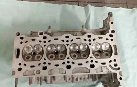 Opel Corsa C Engine head 90829778