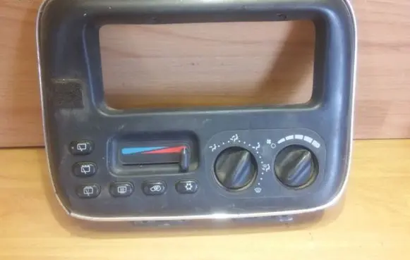 Chrysler Voyager Climate control unit P4677215