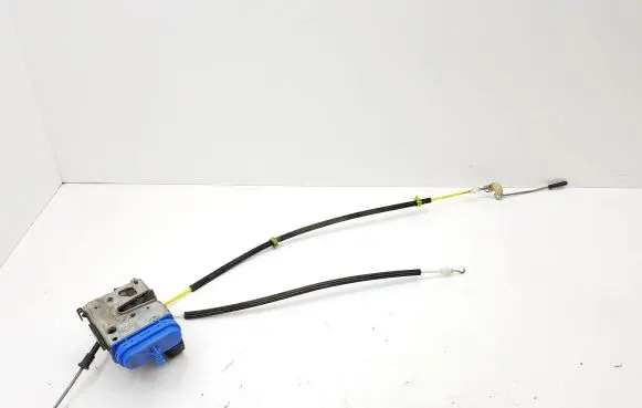 Audi A4 S4 B5 8D Rear door lock 8D0839016A