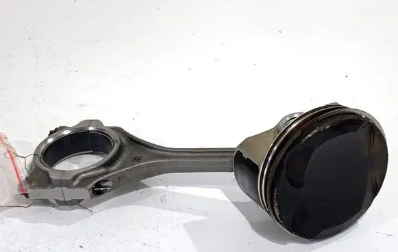 Toyota Camry VIII XV70 Piston with connecting rod