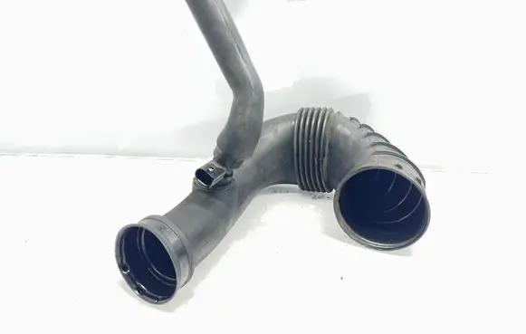 Mercedes-Benz E W211 Turbo air intake inlet pipe/hose A6460940097