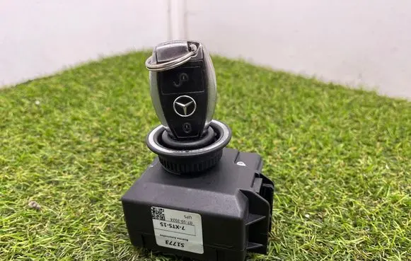 Mercedes-Benz C W204 Ignition lock A2075450108 5023627211706175 33003213