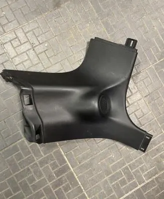 Jeep Grand Cherokee (D)pillar trim (top) 1GG61DX9AC I01041050BLR 1GG61TRMAC