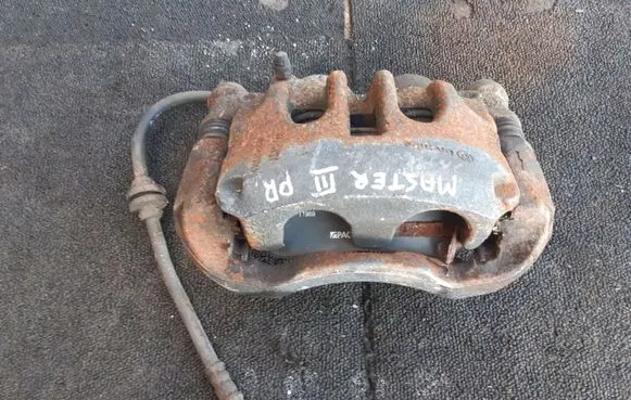 Renault Master III Front brake caliper