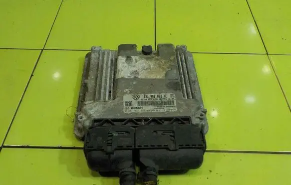 Volkswagen Scirocco Engine control unit/module 0281015339