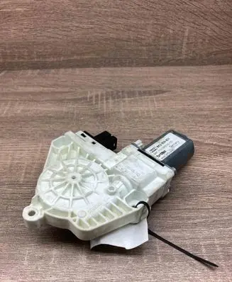 Audi A4 S4 B8 8K Front door window regulator motor 8K0959801